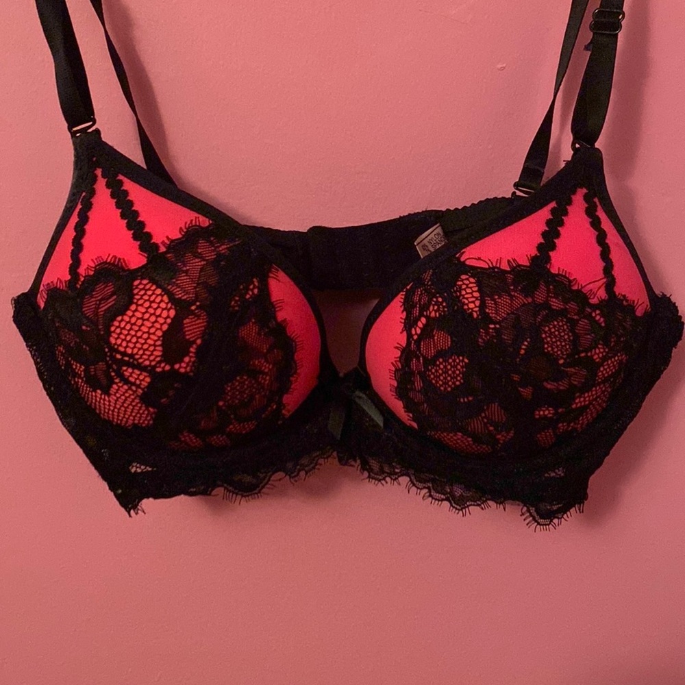 Black and hot pink + women’s lacy push-up bra + size 34B + like new